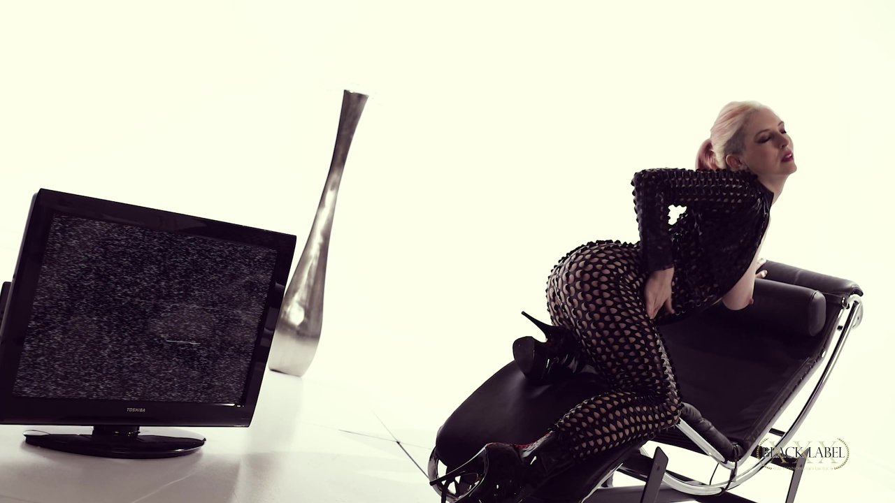 Ryanna Redd Inaugurates ‘The Tube’