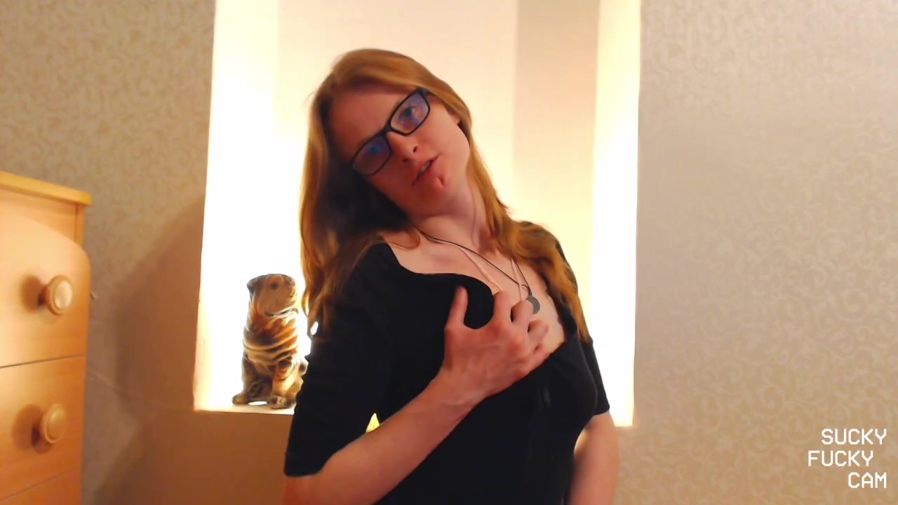 Sexy Redhead Steams Up Sucky Fucky Cam